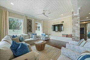 Out of the Blue - Event Friendly Crystal Beach Vacation Rental House with Golf Cart, Private Pool, and Spa Tub in Destin, Florida - Five Star Properties Destin/30A