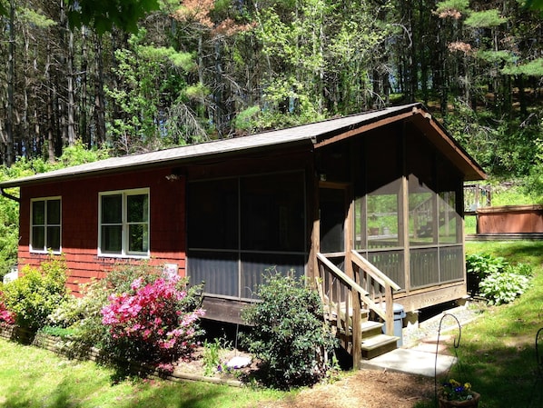 Broadwing Cedar Cabin