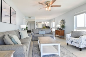 Destin Towers 41- Living Area