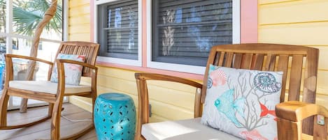 Mellow Yellow - Charming 1950's Tybee Cottage