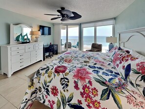 Primary Bedroom - King Bed, Balcony Access, En Suite Bathroom