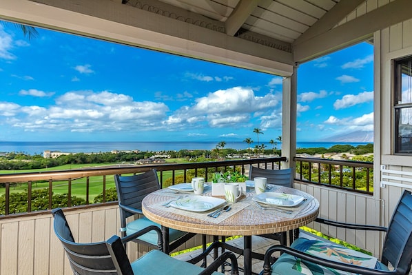 Gorgeous ocean view from the private lanai with seating for 4. 