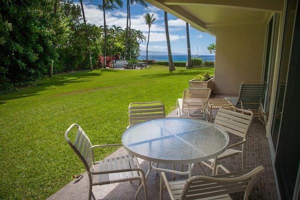 This ideal ground floor unit has the perfect lanai...a view of the ocean!