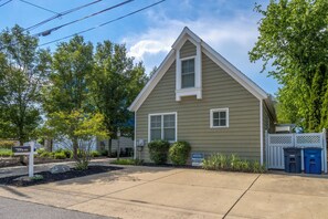 Colfax Cottage Parking