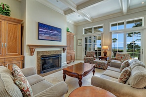 22 Sandhill Crane - Downstairs Oceanfront Living Room
