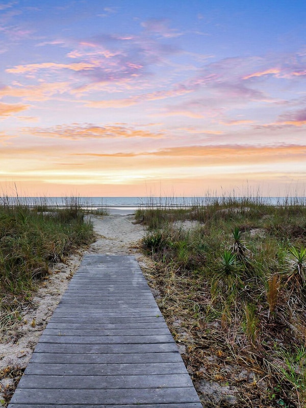 22 Sandhill Crane - Oceanfront Six Bedroom Home