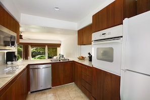 Fully Equipped Kitchen - Manualoha 1102