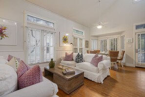 LIVING NEXT TO DINING FOR 6