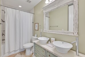 All Inn - Seagrove Beach - First Floor - Hallway Bathroom