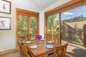 3-Telluride-Terraces-402-Dining-Area.JPG