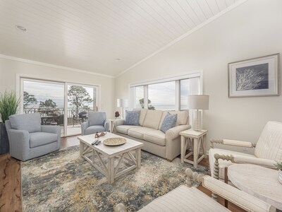 Oceanfront Living Room with Flat Screen TV & Sleep Sofa