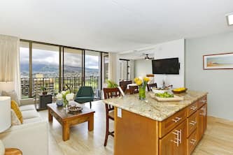 Mountain View with AC, WiFi, parking, short walk to beach!