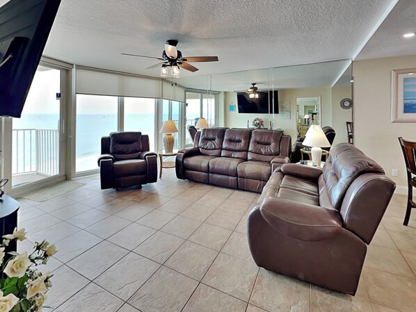 Welcome to Shores Club 703!