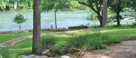 Beautiful Guadalupe Riverfront in Backyard