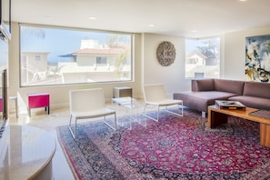 2nd level living room
