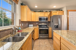 Evergreen Lodge & Studio Apartment: - Fully stocked kitchen with stainless appliances and granite countertops.