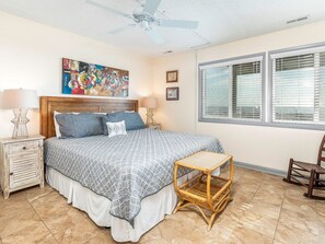 Master Bedroom, window facing the ocean, King bed