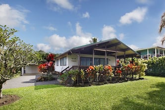 Hawaiian Style 2 BR/ 1 BA home, Puanani is Hawaiian for beautiful flower