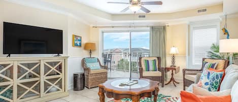 Gull Reef 634 - Living area with Large Flat Screen TV