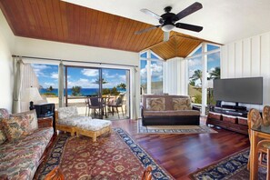 Living Room with A/C - Manualoha 306