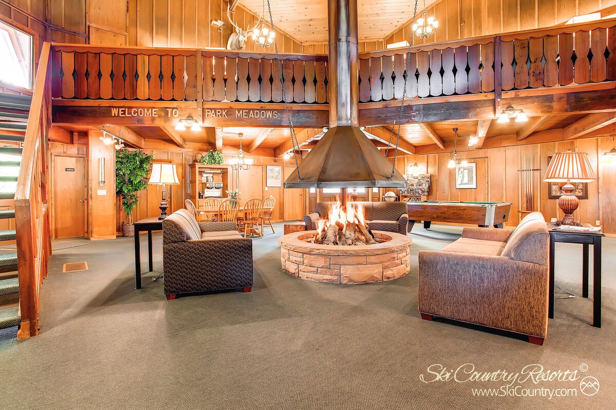 Cozy & Budget-Friendly. Outstanding Location! Onsite Hot Tubs. Firepit | PM3D