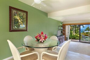 Dining Area - Manualoha 102