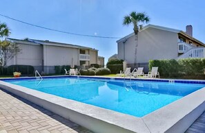 Pool May Be Seasonally Heated