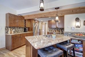 Kitchen - Enjoy cooking meals in the updated kitchen with stainless steel appliances - 4 O’Clock Lodge D26 Breckenridge Vacation Rental