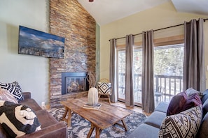 Living Area - Relax by the gas fireplace after a long day on the slopes - 4 O’Clock Lodge D26 Breckenridge Vacation Rental