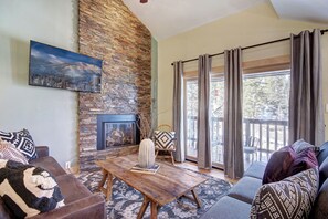 Relax by the gas fireplace after a long day on the slopes - 4 O'Clock Lodge D26 Breckenridge Vacation Rental