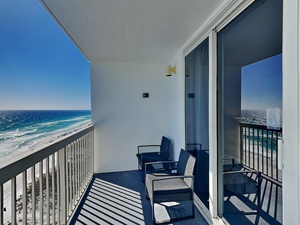 Welcome to Pelican Beach #1403