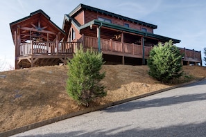 A true showplace - Serenity Peak was the builder’s show model for Covered Bridge Resort, so it offers plenty of amenities, including one of the largest decks in the development.