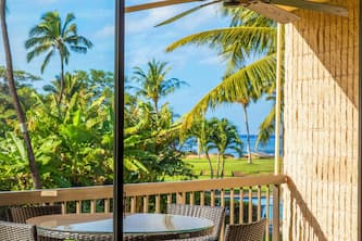 Central location with private view deck to oceanfront park