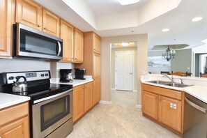 Silver Beach Towers East 605- Kitchen