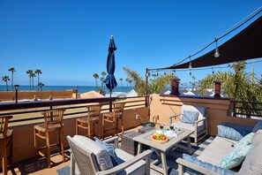 private Roof top deck Ocean views, captain chairs