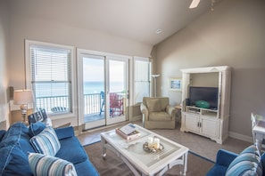 Living room with balcony access- gulf view