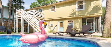 Just Beachy Family & Pet Friendly Home with Large Private Pool!	