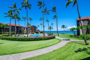 Close proximity to the pool and ocean