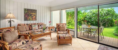 Manualoha 303 - Spacious living area with an amazing view of the lush tropical landscape