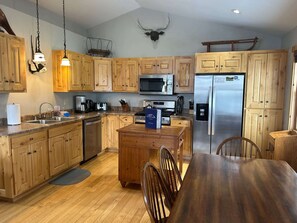 Fully equipped kitchen with new appliances