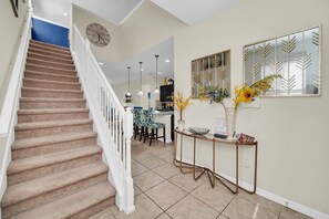 4-web-or-mls-8952-rhodes-st