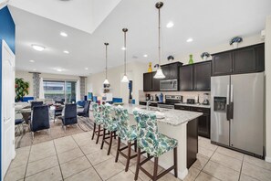 5-web-or-mls-8952-rhodes-st