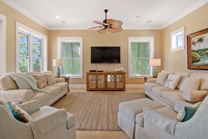 Living Room With Flat Screen TV Smart TV No Cable