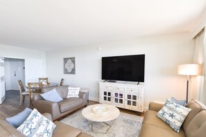 Silver Shells St. Maarten 304 - Living Area with TV