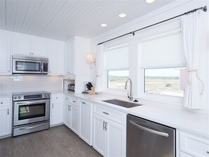 Kitchen - The beautiful kitchen with a lovely view!