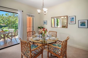 Makanui 512 - Beautiful dining space for a party of 4
