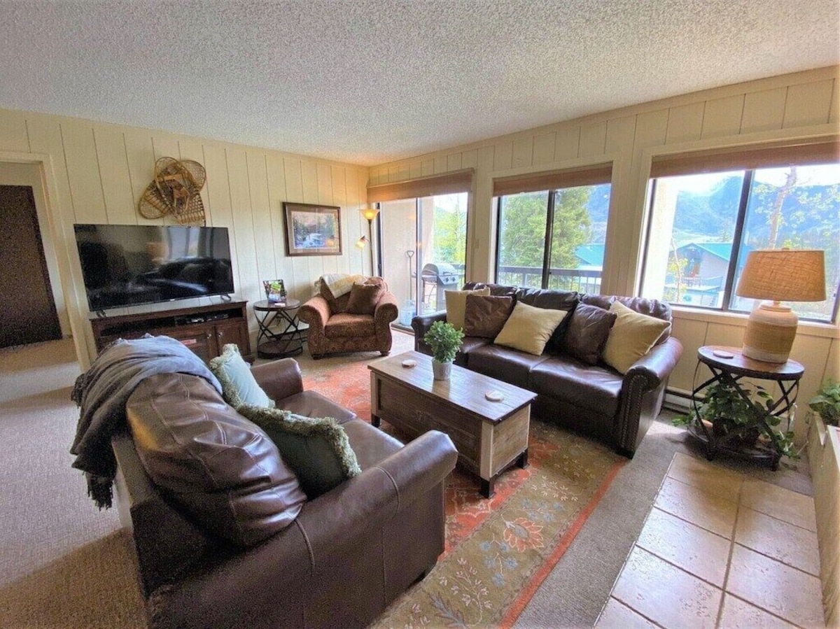 Beautiful 1st Floor Condo Short Walk To Slopes at Purgatory Resort – WiFi, Views