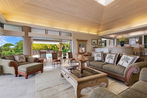 Living Area off Lanai to Pool
