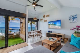 SPECTACULAR OCEAN VIEWS! COMPLETE REMODEL! HONU HALE!