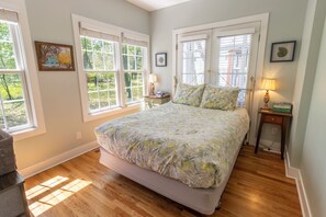 Main Level | Bedroom 1  Queen